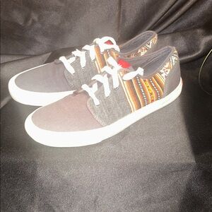 Inkkas Cusco Low Top Sneakers unisex southwestern aztec pattern Women’s size 9
